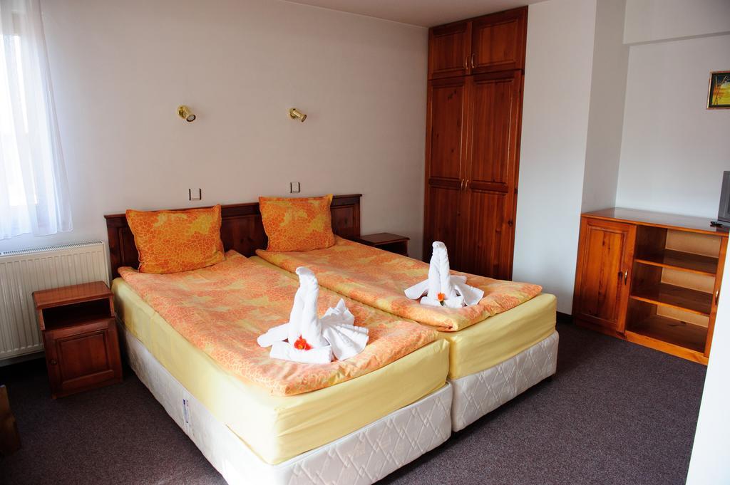 Family Hotel Nadejda Bansko Habitación foto